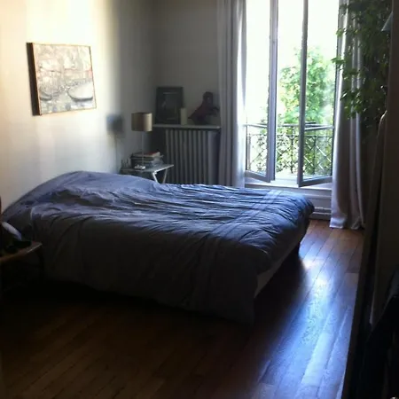 Apartment Grand 2 Pieces Dans La Verdure A Guy Moquet Paris